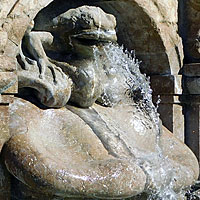 frog statue